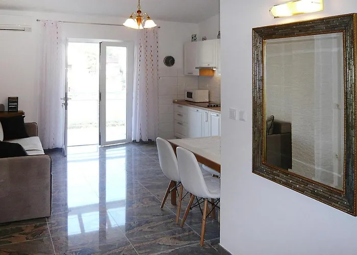 Sunny Terrace Apartment In Biograd Биоград-на-Мору